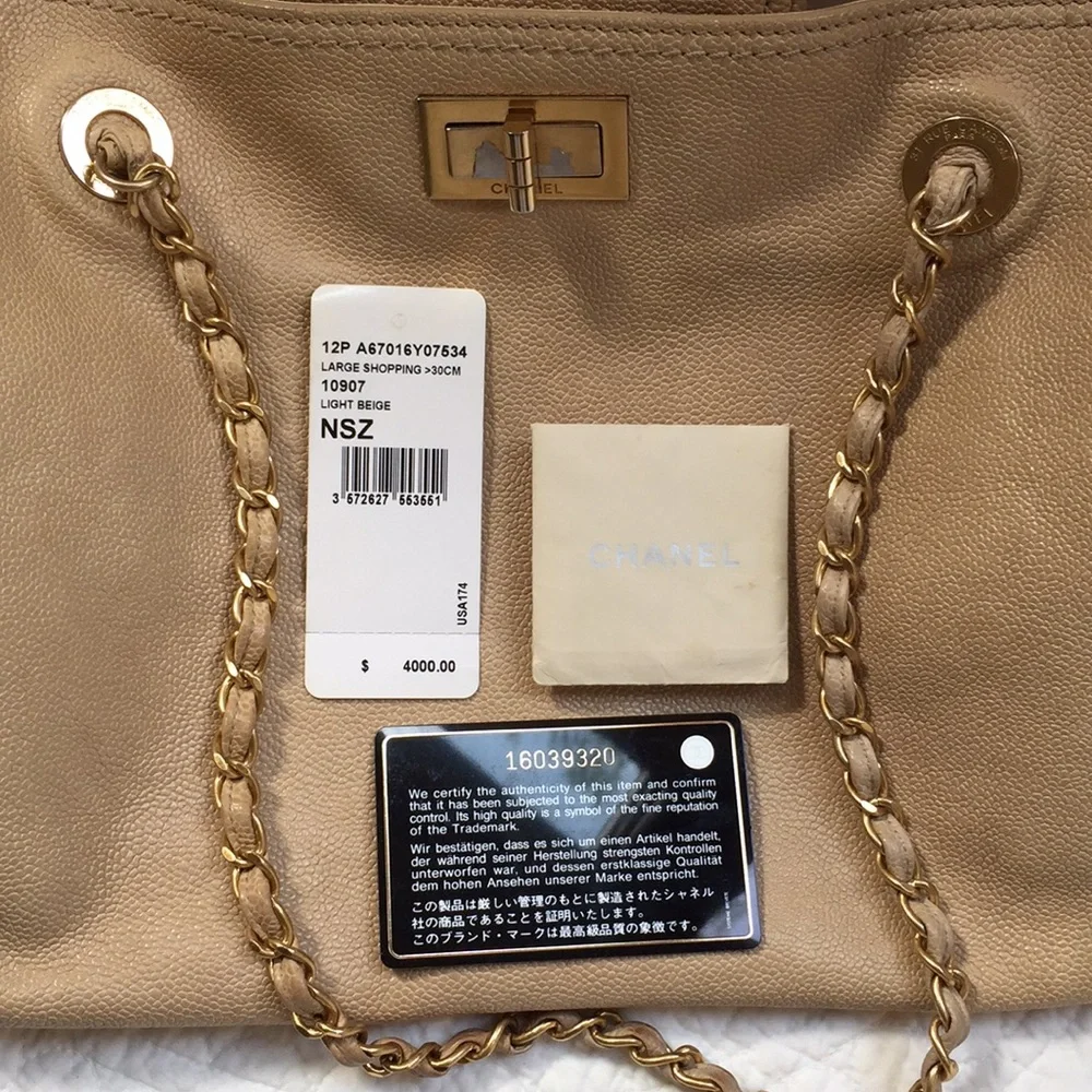 Chanel >30cm Large Shopping Bag Light Beige - Picture 8 of 8